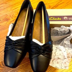Women’s Clarks, Size 9M Candra Gleam, New in Box